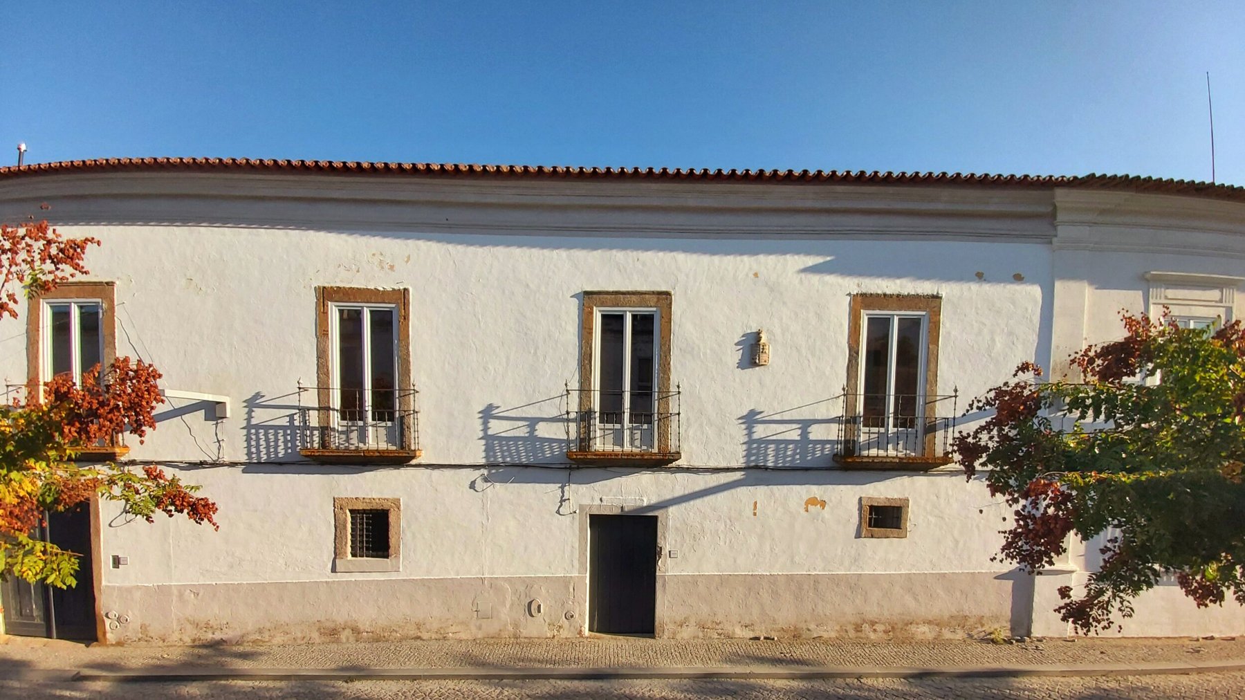 Façade of the residency house, Rua Melo Mexia, Arraiolos